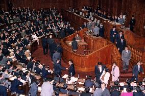 Japanese lower house passes budget for FY 2000